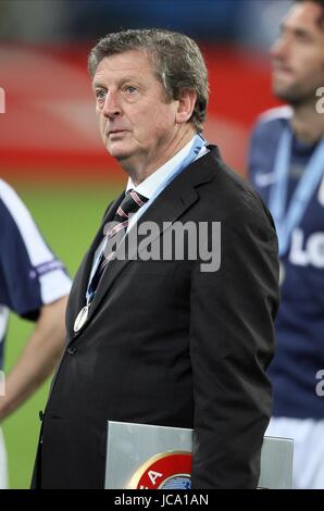 ROY HODGSON con medaglia placca EUROPA FINALE DI COPPA EUROPA CUP FINAL HSH Nordbank Arena Amburgo Germania 12 Maggio 2010 Foto Stock