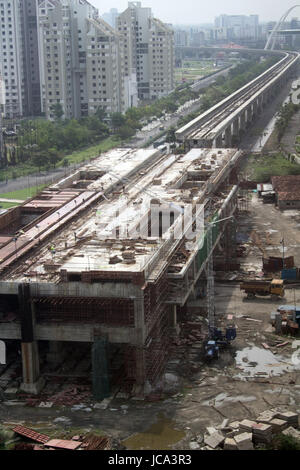 Costruzione dell'Est Ovest Metro linea ferroviaria Area azione 1C, Newtown, New Town, West Bengal, India Foto Stock