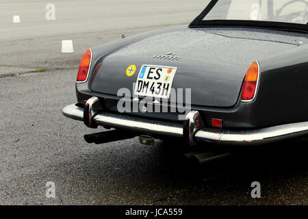 Radolfzell am Bodensee - Germania, Settembre 29, 2012: Vintage Ferraris in corrispondenza di una vettura da rally Foto Stock