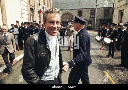 Giornalista francese e fondatore del quotidiano "L'Express" Jean Jacques Servan-Schreiber frequentando le celebrazioni comunali durante il 1970 la campagna elettorale. Foto di Michael Holtz Foto Stock
