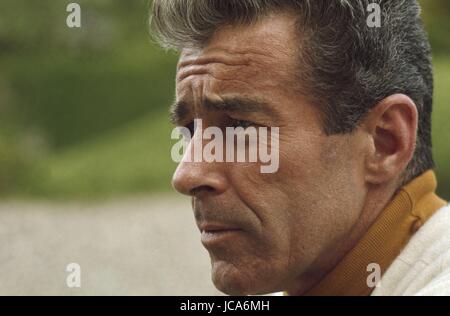 Ritratto del giornalista francese e fondatore del quotidiano "L'Express" Jean-Jacques Servan-Schreiber. Veulettes-sur-Mer, c.1970. Foto di Michael Holtz Foto Stock