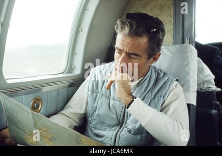 Giornalista francese e fondatore del quotidiano "L'Express" Jean Jacques Servan-Schreiber in viaggio per gli Stati Uniti d'America. c.1970 Photo Michael Holtz Foto Stock