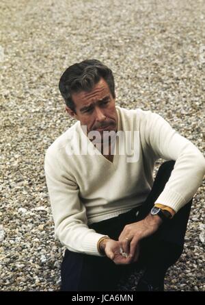 Ritratto del giornalista francese e fondatore del quotidiano "L'Express" Jean-Jacques Servan-Schreiber. Veulettes-sur-Mer, c.1970. Foto di Michael Holtz Foto Stock