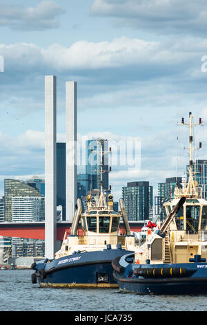 Rimorchiatori con Bolte ponte sul fiume Yarra, Melbourne, Victoria, Australia Foto Stock