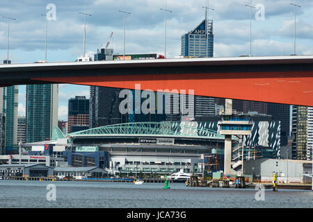 Bolte ponte sul fiume Yarra, Melbourne, Victoria, Australia. Foto Stock