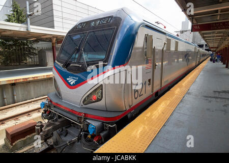 Amtrak siemens acs-64 regionale locomotiva del treno South Street Station Boston STATI UNITI D'AMERICA Foto Stock