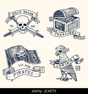 Set di inciso, disegnati a mano, vecchio, etichette o badge per corsari, cranio con spade, torace con oro, bandiera, parrot. Jolly Roger, tesori. Pirati e marino o nautico mar dei Caraibi, Oceano emblemi. Illustrazione Vettoriale