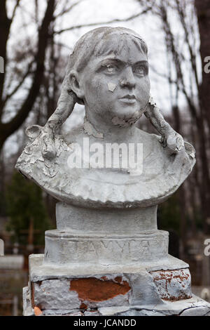 Vecchio Cimitero la scultura della ragazza. Foto Stock