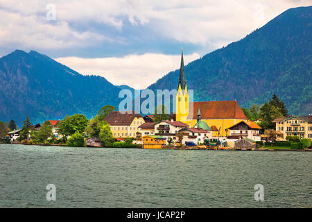 Rottach Egern sul Tegernsee architettura e natura vista, Baviera, la regione della Germania Foto Stock