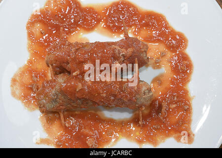 Involtini di carne di manzo con salsa di pomodoro e parmigiano Foto Stock