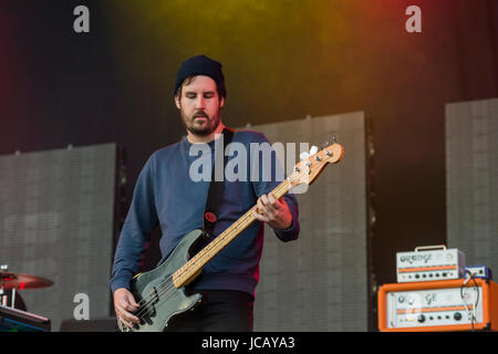 Thornhill, Scotland, Regno Unito - 27 agosto 2016: un deputato scozzese della indie rock band, il crepuscolo triste, effettuando in corrispondenza di campi elettrici Foto Stock