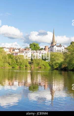 Il Riverside attraente cittadina di Ross on Wye, Herefordshire, England, Regno Unito Foto Stock