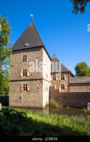 Germania, la zona della Ruhr, Hattingen, moated castle Haus Kemnade nel quartiere Blankenstein. Foto Stock