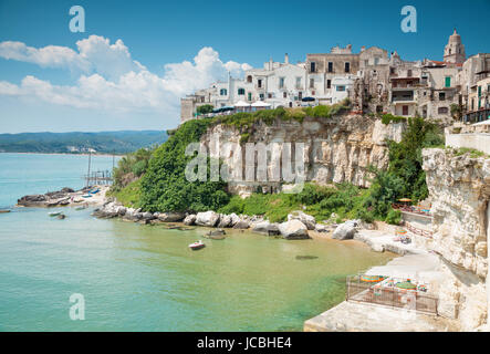 Vecchio seeside comune di Vieste in Puglia, Italia Foto Stock