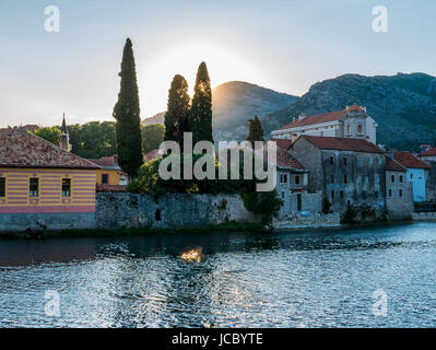 Trebinje, Bosnia Erzegovina - 27 Maggio 2017 - Vista di Trebinje, Bosnia ed Erzegovina al tramonto. Foto Stock