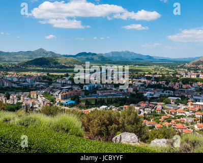 Trebinje, Bosnia Erzegovina - 28 Maggio 2017 - Vista di Trebinje in Bosnia ed Erzegovina, dalla collina Crkvina, in una giornata di sole. Foto Stock