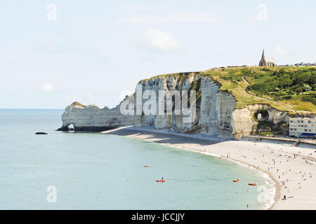 Eretrat spiaggia del resort sul canale inglese di cote d'alabastro, Francia Foto Stock