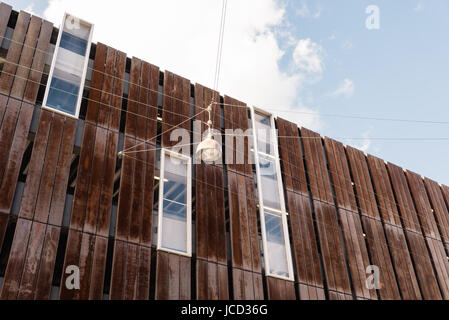 Copenhagen, Danimarca - 11 agosto 2016. basso angolo di visualizzazione livelli multipli parcheggio edificio nel centro storico della città di Copenaghen un giorno di sole di summ Foto Stock