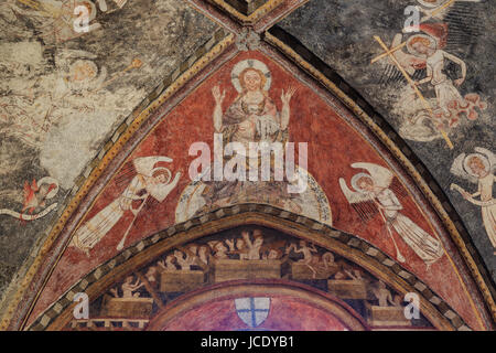 Francia, Haute-Loire (43), Blassac, l'église Notre-dame de l'Assomption, Les Fresques du plafond du choeur, au centre, le Cristo montre ses plaies et l Foto Stock