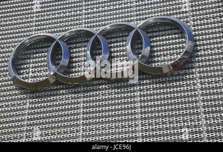 Logo Audi segno showroom auto edificio, Ipswich, Suffolk, Inghilterra, Regno Unito Foto Stock