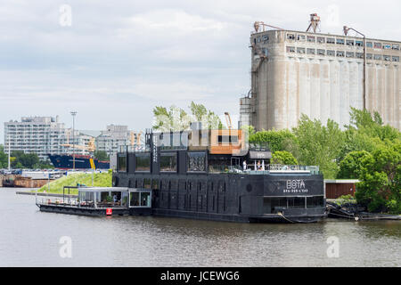 Montreal, Canada - 9 Giugno 2017: Bota Bota floating spa nel Vecchio Porto di Montreal Foto Stock