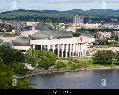 Museo di storia canadese: Grand Hall: Situato di fronte all'edificio del Parlamento, sul fiume Ottawa, questo museo è famoso per le sue linee fluide. Foto Stock