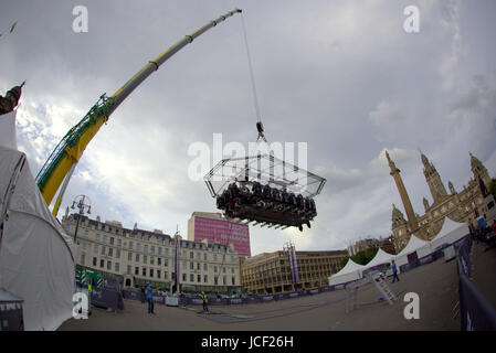 Glasgow, Scotland, Regno Unito. 14 Giugno, 2017. Il 'Flying restaurant' è stato istituito oggi a George Square e dagli eventi nel cielo società. Sarà Glaswegians Foto Stock