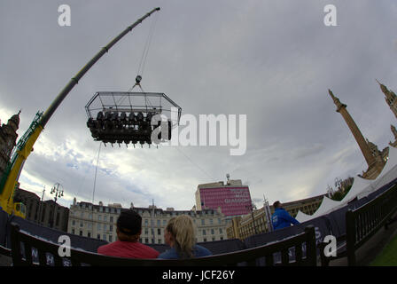 Glasgow, Scotland, Regno Unito. 14 Giugno, 2017. Il 'Flying restaurant' è stato istituito oggi a George Square e dagli eventi nel cielo società. Sarà Glaswegians Foto Stock