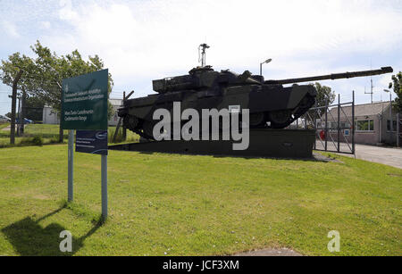 Castlemartin, UK. Il 15 giugno, 2017. Un serbatoio di ingresso alla gamma Castlemartin. Un soldato è stato ucciso e altri tre feriti dopo un incidente che coinvolga un serbatoio a Castlemartin gamma in Pembrokeshire, Galles, UK Credit: D Legakis/Alamy Live News Foto Stock