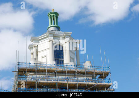 Dorchester, Regno Unito. Il 15 giugno, 2017. Una giornata di sole su 'Regina Madre Square' in Prince Charles's Poundbury, Dorchester Credito: stuart fretwell/Alamy Live News Foto Stock