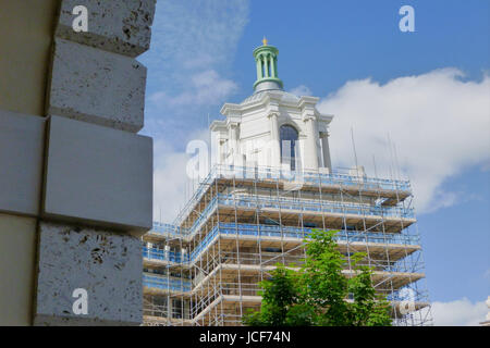 Dorchester, Regno Unito. Il 15 giugno, 2017. Una giornata di sole su 'Regina Madre Square' in Prince Charles's Poundbury, Dorchester Credito: stuart fretwell/Alamy Live News Foto Stock