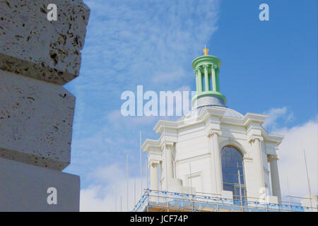 Dorchester, Regno Unito. Il 15 giugno, 2017. Una giornata di sole su 'Regina Madre Square' in Prince Charles's Poundbury, Dorchester Credito: stuart fretwell/Alamy Live News Foto Stock