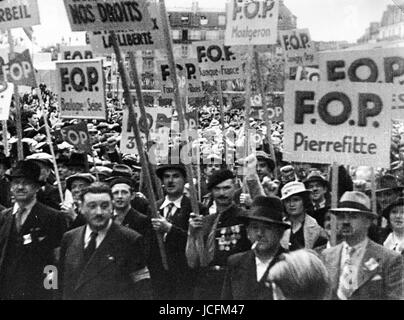 Manifestazione di fronte popolare di Place de la Bastille Il 14 luglio 1936 a Parigi. Foto Stock