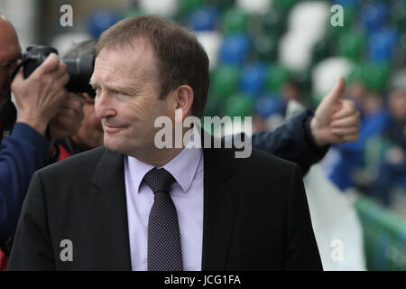 06 Maggio 2017 - Tennent's Irish Cup Final 2017. Coleraine 0 Linfield 3. Irish Football Association il Presidente David Martin Michael O'Neill è stato in occasione della finale. Foto Stock