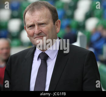 06 Maggio 2017 - Tennent's Irish Cup Final 2017. Coleraine 0 Linfield 3. Irish Football Association il Presidente David Martin è stato in occasione della finale. Foto Stock