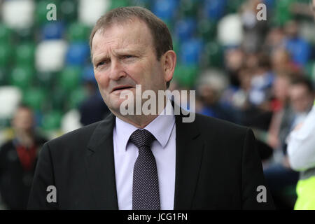 06 Maggio 2017 - Tennent's Irish Cup Final 2017. Coleraine 0 Linfield 3. Irish Football Association il Presidente David Martin Michael O'Neill è stato in occasione della finale. Foto Stock