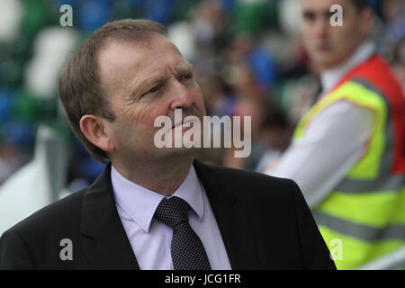 06 Maggio 2017 - Tennent's Irish Cup Final 2017. Coleraine 0 Linfield 3. Irish Football Association il Presidente David Martin è stato in occasione della finale. Foto Stock