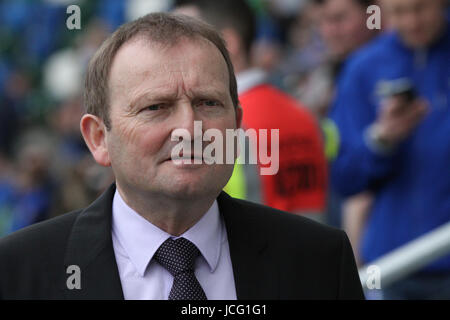 06 Maggio 2017 - Tennent's Irish Cup Final 2017. Coleraine 0 Linfield 3. Irish Football Association il Presidente David Martin è stato in occasione della finale. Foto Stock