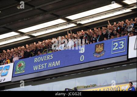 WEST HAM VENTILATORI POSTI IN UPPER TIER BLACKBURN V West Ham BLACKBURN V West Ham Ewood Park, Blackburn, Inghilterra 29 agosto 2009 DIZ100371 ATTENZIONE! Questa fotografia può essere utilizzata solo per il giornale e/o rivista scopi editoriali. Non possono essere utilizzate per pubblicazioni riguardanti 1 player, 1 Club o 1 concorrenza senza autorizzazione scritta da parte di Football DataCo Ltd. Per qualsiasi domanda, contattare Football DataCo Ltd il +44 (0) 207 864 9121 Foto Stock