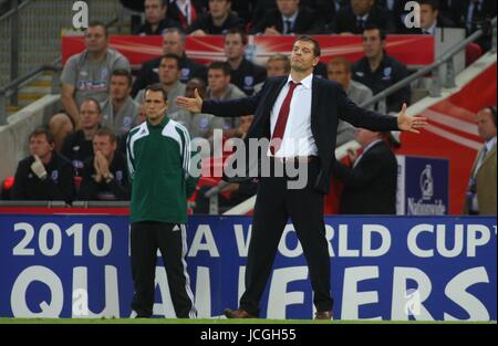 SLAVEN BILIC INGHILTERRA V CROAZIA INGHILTERRA V Croazia lo stadio di Wembley a Londra, Inghilterra 09 settembre 2009 DIZ101094 ATTENZIONE! Questa fotografia può essere utilizzata solo per il giornale e/o rivista scopi editoriali. Non possono essere utilizzate per pubblicazioni riguardanti 1 player, 1 Club o 1 concorrenza senza autorizzazione scritta da parte di Football DataCo Ltd. Per qualsiasi domanda, contattare Football DataCo Ltd il +44 (0) 207 864 9121 Foto Stock