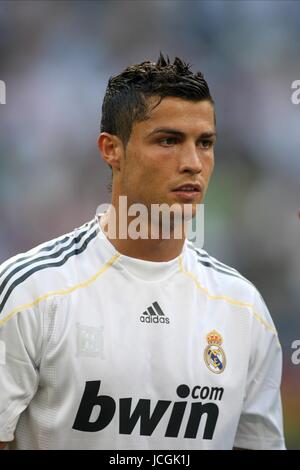 CRISTIANO RONALDO Real Madrid CF REAL MADRID, la liga Santiago Bernabeu, Madrid, Spagna 29 agosto 2009 DIZ102322 ATTENZIONE! Questa fotografia può essere utilizzata solo per il giornale e/o rivista scopi editoriali. Non può essere utilizzata per, Internet/uso Online né per le pubblicazioni riguardanti 1 player, 1 Club o 1 CONCORRENZA, senza autorizzazione scritta da parte di Football DataCo Ltd. Per qualsiasi domanda, contattare Football DataCo Ltd il +44 (0) 207 864 9121 Foto Stock