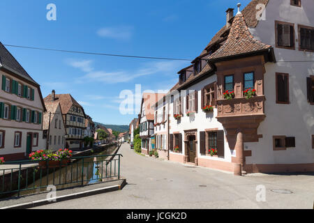 Canal de la Lauter, Wissembourg Town Center, Alsazia, Francia. Foto Stock