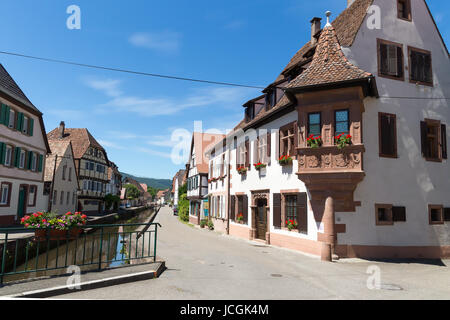 Canal de la Lauter, Wissembourg Town Center, Alsazia, Francia. Foto Stock