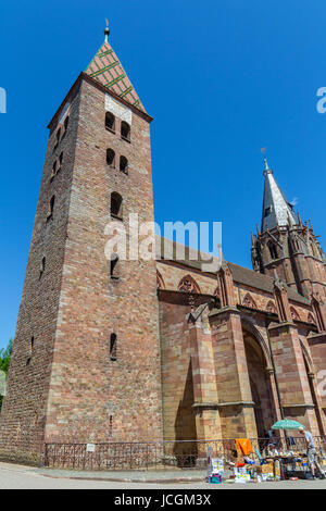 Saints Pierre et Paul church in Wissembourg, Alsazia, Francia. Wissembourg Centro Città Foto Stock