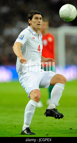 WAYNE BRIDGE Inghilterra Inghilterra V BIELORUSSIA, di qualificazione mondiale lo stadio di Wembley a Londra, Inghilterra 14 ottobre 2009 GAA680 INGHILTERRA V BIELORUSSIA ATTENZIONE! Questa fotografia può essere utilizzata solo per il giornale e/o rivista scopi editoriali. Non può essere utilizzata per, Internet/uso Online né per le pubblicazioni riguardanti 1 player, 1 Club o 1 CONCORRENZA, senza autorizzazione scritta da parte di Football DataCo Ltd. Per qualsiasi domanda, contattare Football DataCo Ltd il +44 (0) 207 864 9121 Foto Stock