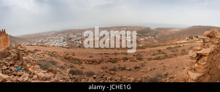 Panorama di Mirleft, che è una città piccola e comune rurale in Tiznit provincia dell'Souss-Massa-Drâa regione del Marocco. Foto Stock
