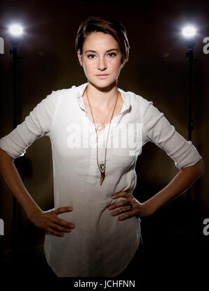 Shailene Woodley si trova all'hotel Four Seasons Los Angeles l'8 marzo 2014 a Beverly Hills, California. Foto di Francis Specker Foto Stock