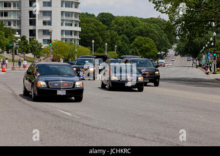 Maggio 24, 2011, Washington DC, USA: il Primo Ministro israeliano Benjamin Netanyahu per il giro della Papamobile lasciando noi Capitol, dopo aver affrontato una riunione congiunta del Congresso Foto Stock