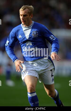 TONY HIBBERT Everton FC Bolton Wanderers V Everton Reebok Stadium, BOLTON, Inghilterra 25 ottobre 2009 GAA2132 ATTENZIONE! Questa fotografia può essere utilizzata solo per il giornale e/o rivista scopi editoriali. Non può essere utilizzata per, Internet/uso Online né per le pubblicazioni riguardanti 1 player, 1 Club o 1 CONCORRENZA, senza autorizzazione scritta da parte di Football DataCo Ltd. Per qualsiasi domanda, contattare Football DataCo Ltd il +44 (0) 207 864 9121 Foto Stock