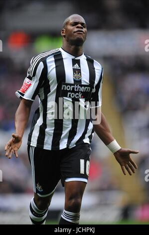 MARLON HAREWOOD Newcastle United FC NEWCASTLE V DONCASTER ROVERS St James Park, Newcastle, Inghilterra 24 ottobre 2009 GAA2329 della ATTENZIONE! Questa fotografia può essere utilizzata solo per il giornale e/o rivista scopi editoriali. Non può essere utilizzata per, Internet/uso Online né per le pubblicazioni riguardanti 1 player, 1 Club o 1 CONCORRENZA, senza autorizzazione scritta da parte di Football DataCo Ltd. Per qualsiasi domanda, contattare Football DataCo Ltd il +44 (0) 207 864 9121 Foto Stock